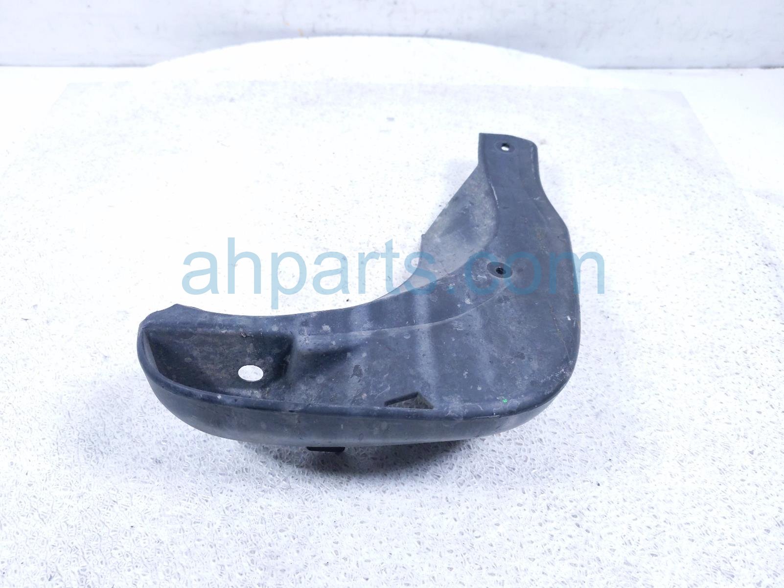 2016 Honda CR V Rear Driver Mud Flap / Splash Guard 08P09 T0A 100R1 Replacement 2016 Honda CR V Rear Driver Mud Flap / Splash Guard 08P09 T0A 100R1 Replacement thumbnail
