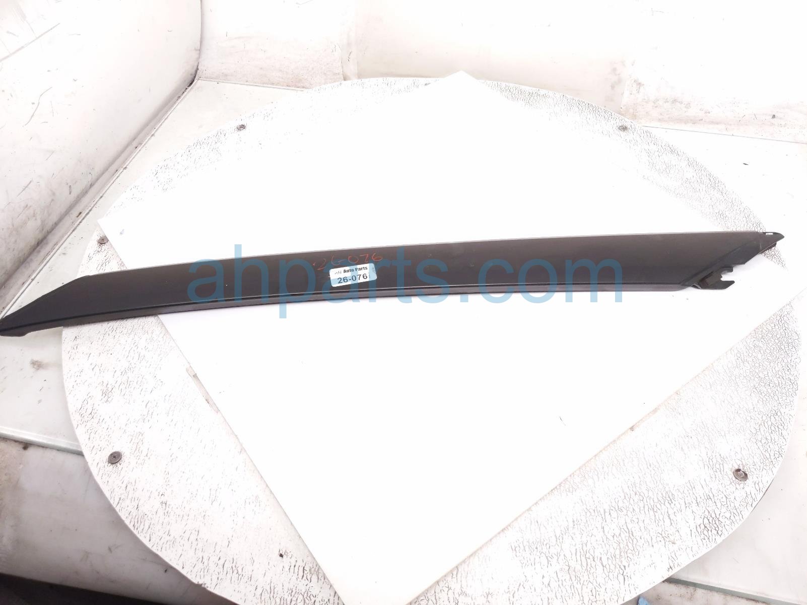 Nissan RH A-PILLAR TRIM MOLDING *