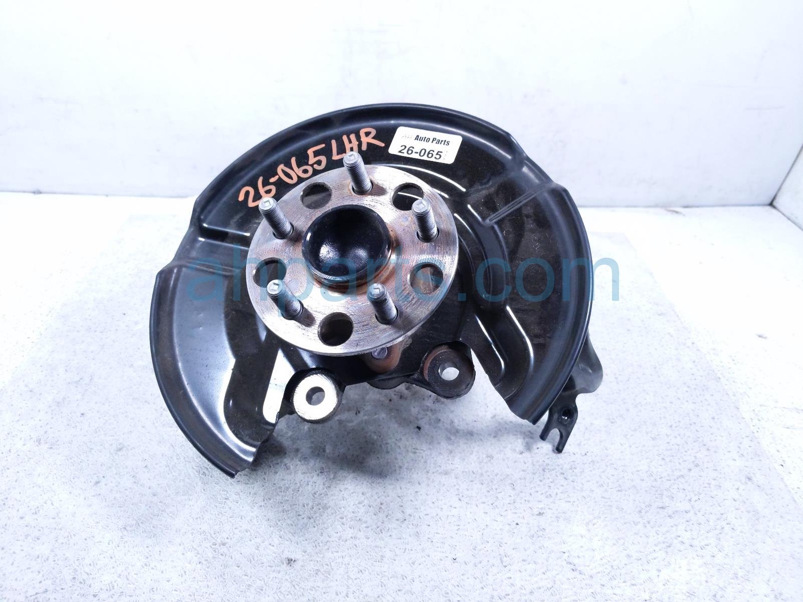 Toyota RR/LH SPINDLE KNUCKLE HUB