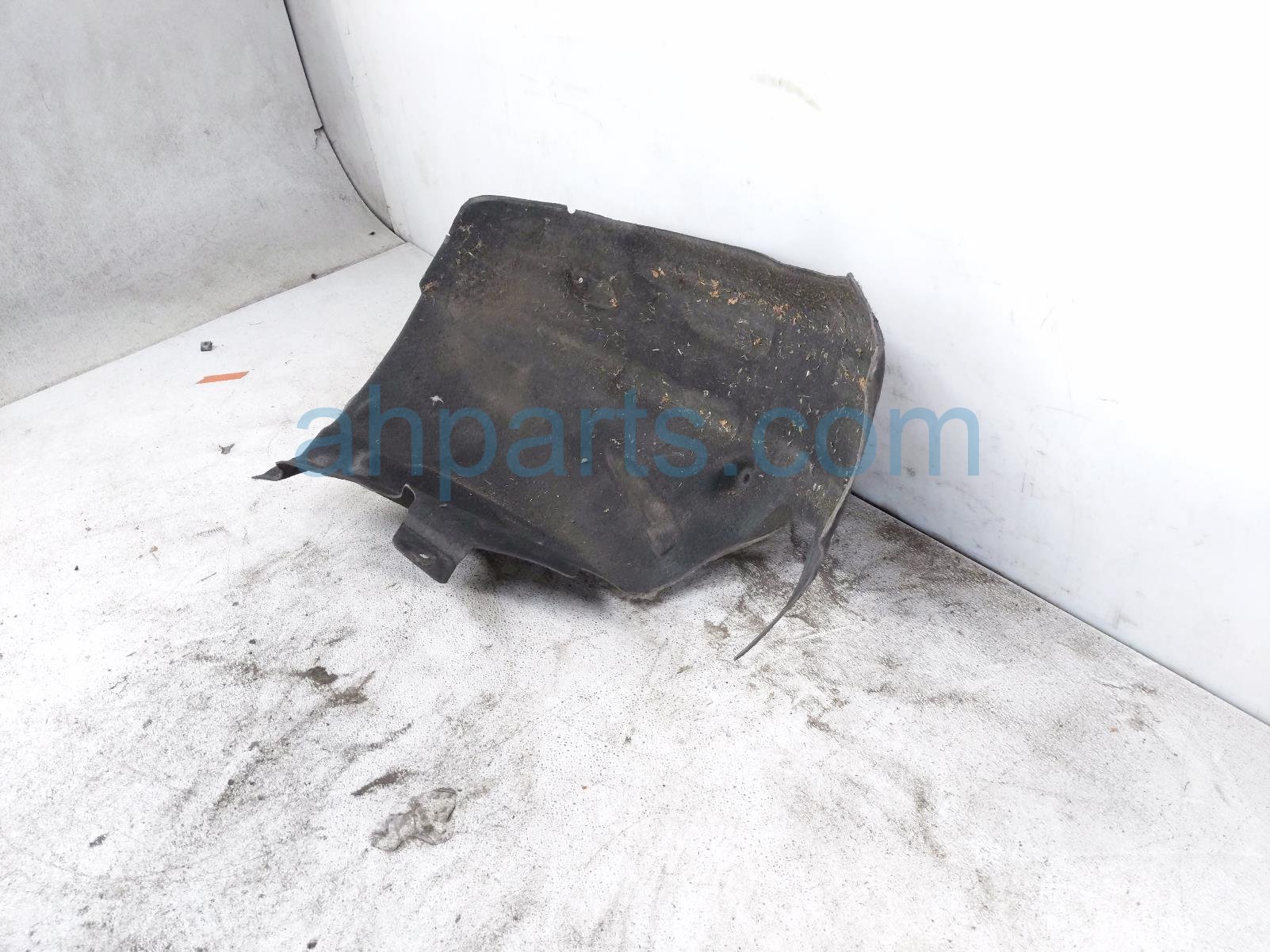 2020 Land Rover Range Rover Sport Front Passenger Rearward Half Fender Liner LR177927 Replacement 2020 Land Rover Range Rover Sport Front Passenger Rearward Half Fender Liner LR177927 Replacement thumbnail
