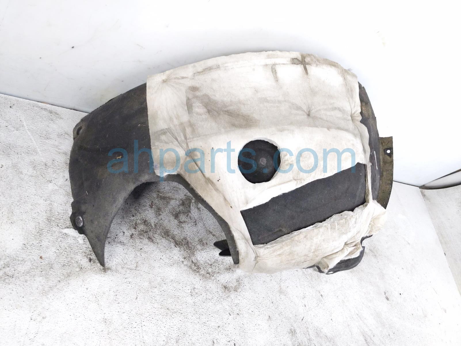 2020 Land Rover Range Rover Sport Front Passenger Rearward Half Fender Liner LR177927 Replacement 2020 Land Rover Range Rover Sport Front Passenger Rearward Half Fender Liner LR177927 Replacement thumbnail