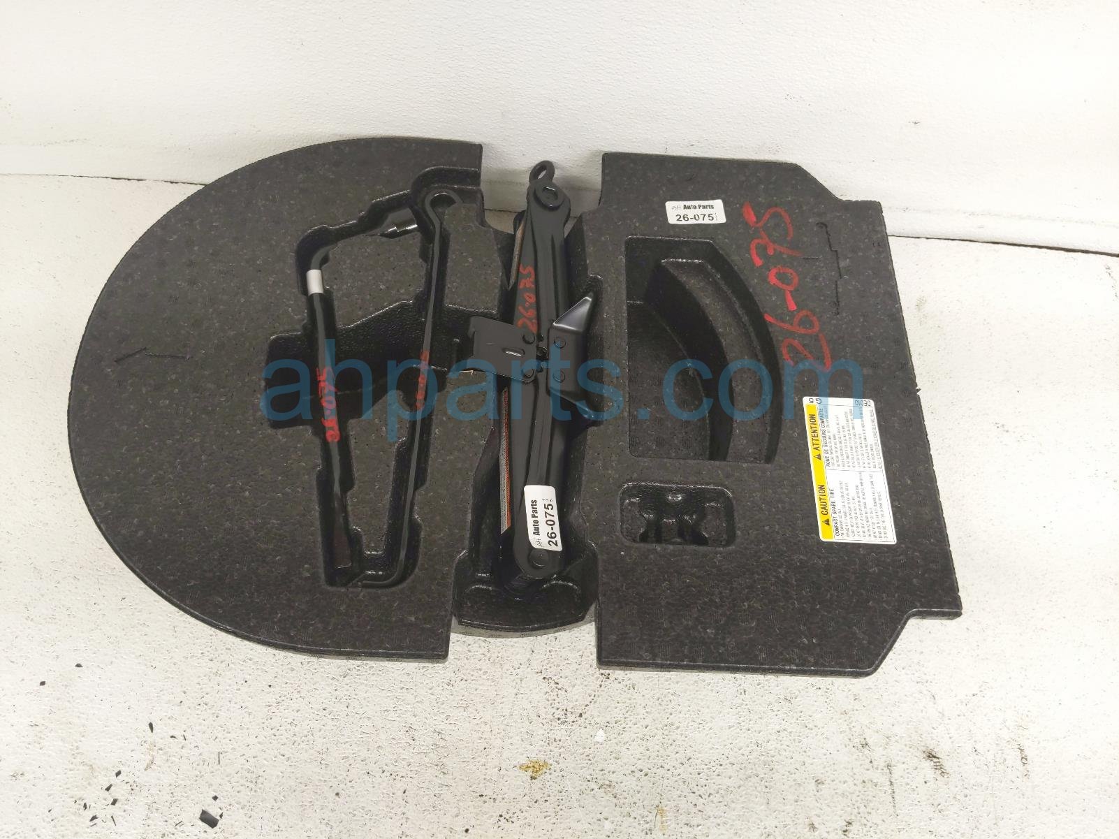 Toyota 2 TOOLS + SCISSOR JACK W/FOAM HOLDER