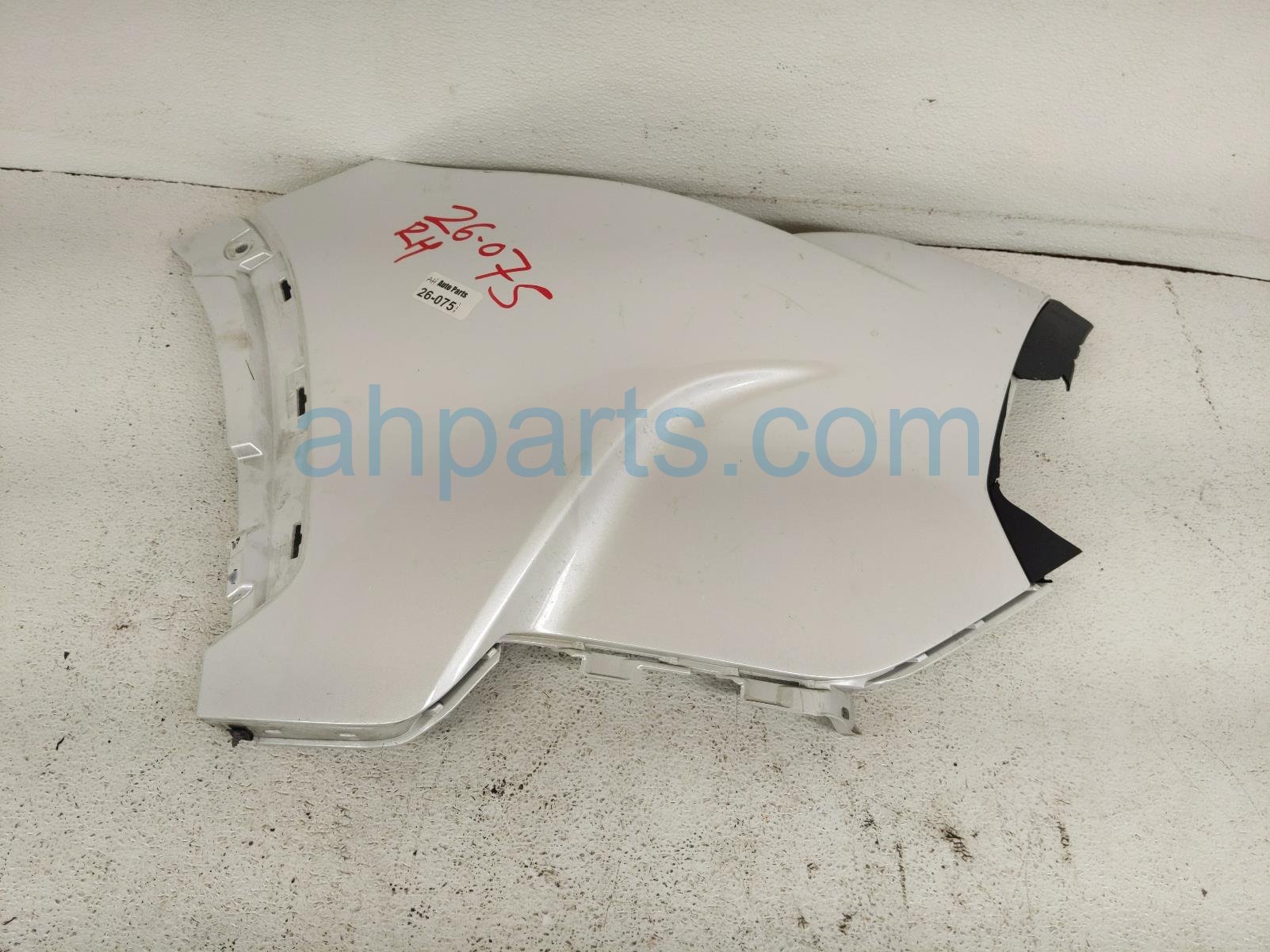 Toyota FR/RH BUMPER EXTENSION - WHITE