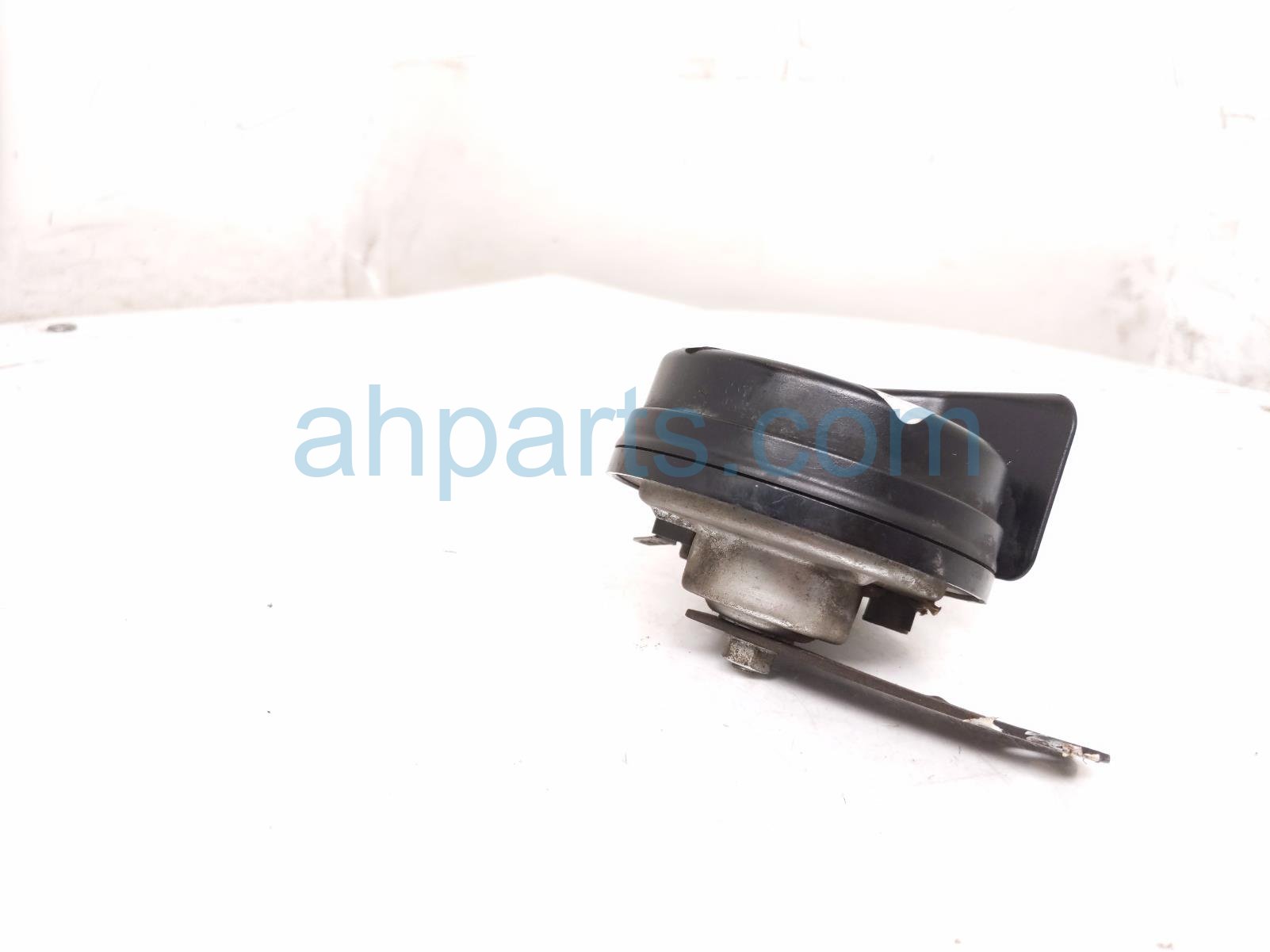 2017 Jeep Wrangler Low Note Horn 68268568AA Replacement 2017 Jeep Wrangler Low Note Horn 68268568AA Replacement thumbnail