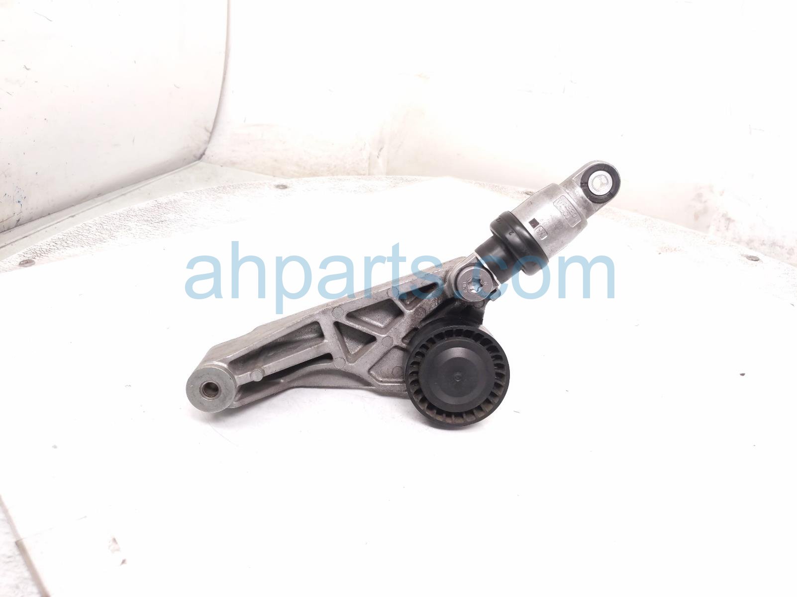 2017 Jeep Wrangler Belt Tensioner W/pulley 3.6l 4x4 4627038AA Replacement 2017 Jeep Wrangler Belt Tensioner W/pulley 3.6l 4x4 4627038AA Replacement thumbnail