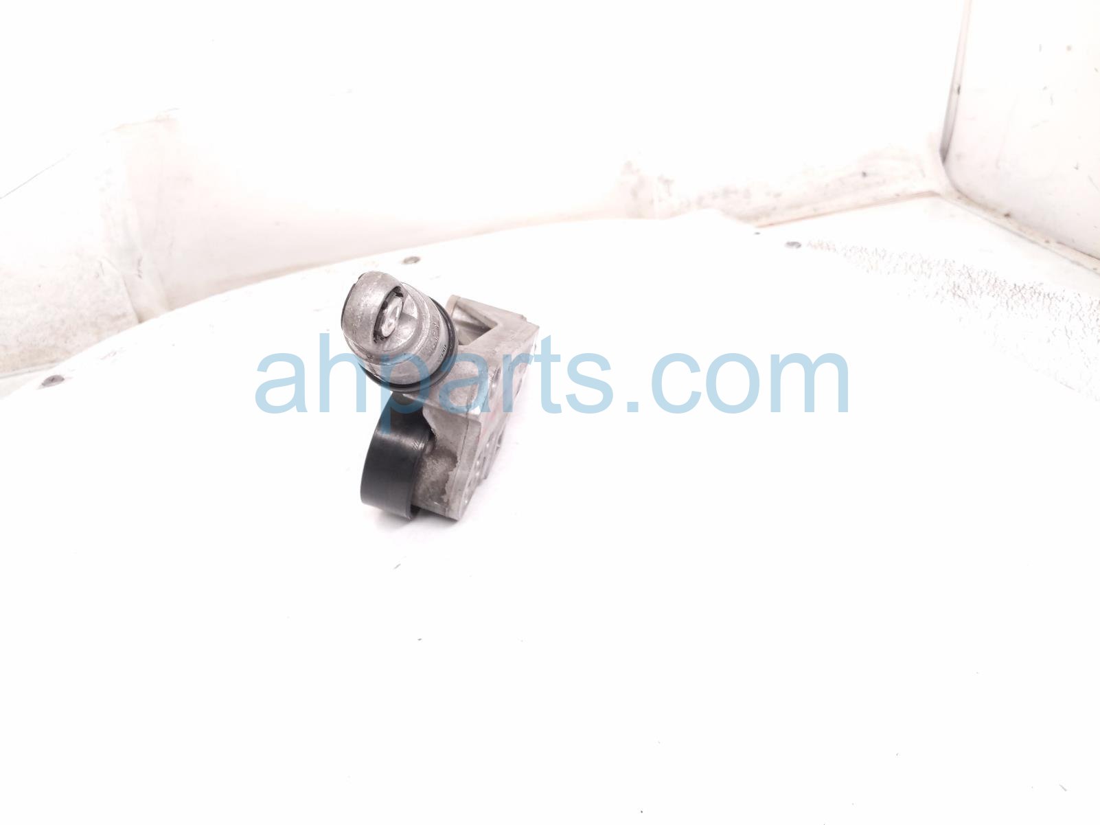 2017 Jeep Wrangler Belt Tensioner W/pulley 3.6l 4x4 4627038AA Replacement 2017 Jeep Wrangler Belt Tensioner W/pulley 3.6l 4x4 4627038AA Replacement thumbnail