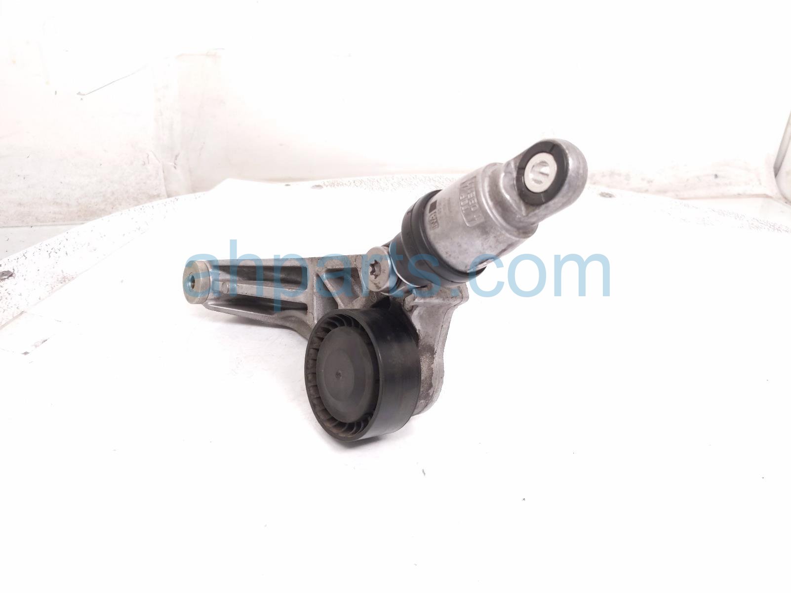 2017 Jeep Wrangler Belt Tensioner W/pulley 3.6l 4x4 4627038AA Replacement 2017 Jeep Wrangler Belt Tensioner W/pulley 3.6l 4x4 4627038AA Replacement thumbnail