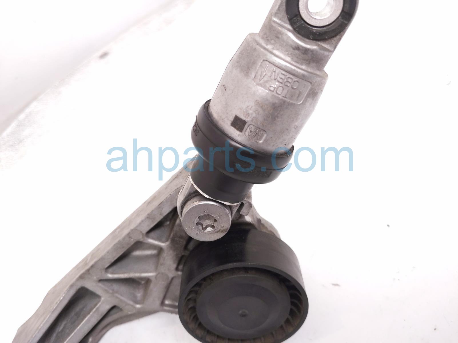 2017 Jeep Wrangler Belt Tensioner W/pulley 3.6l 4x4 4627038AA Replacement 2017 Jeep Wrangler Belt Tensioner W/pulley 3.6l 4x4 4627038AA Replacement thumbnail