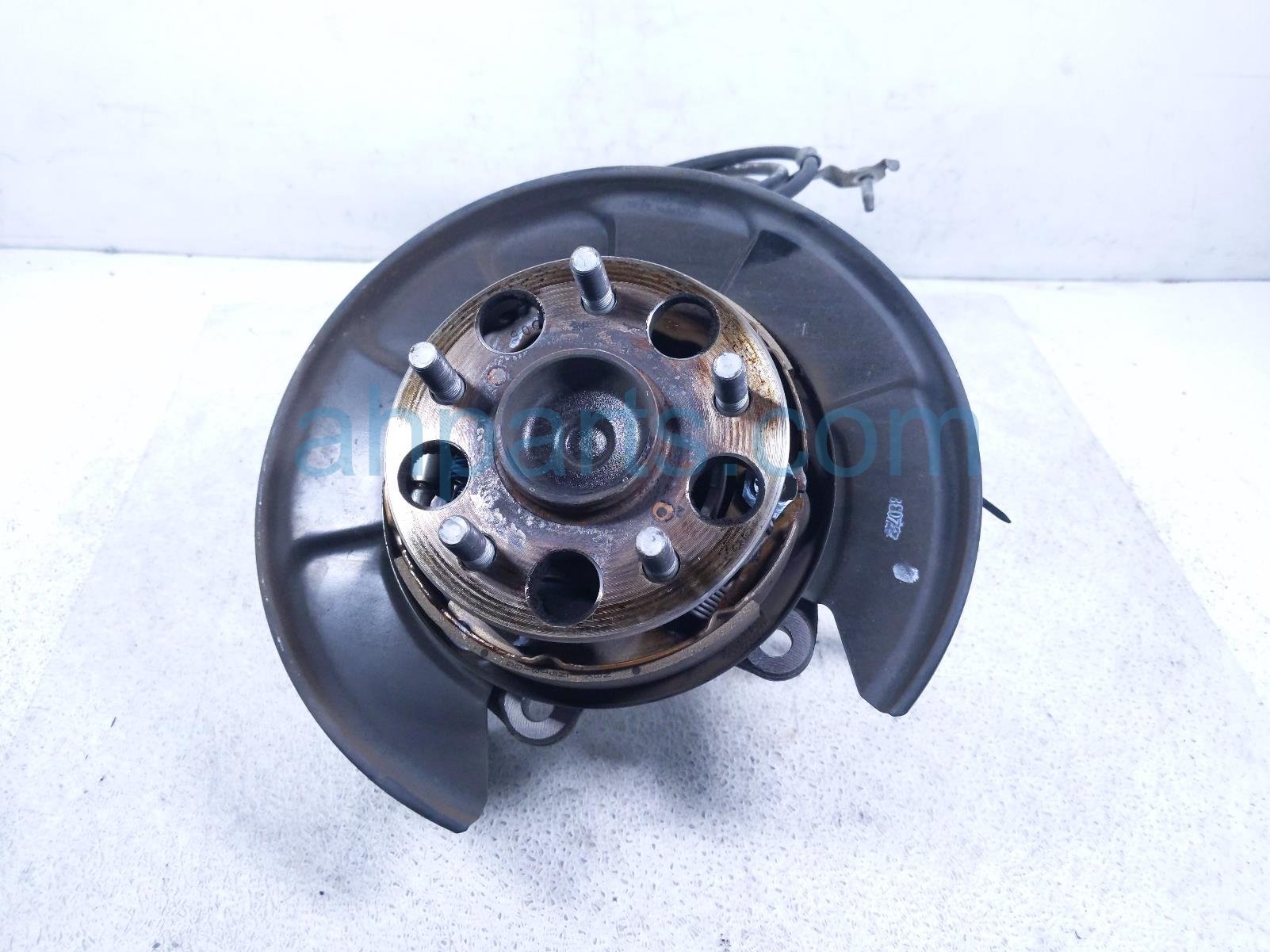 $99 Toyota RR/LH SPINDLE KNUCKLE HUB