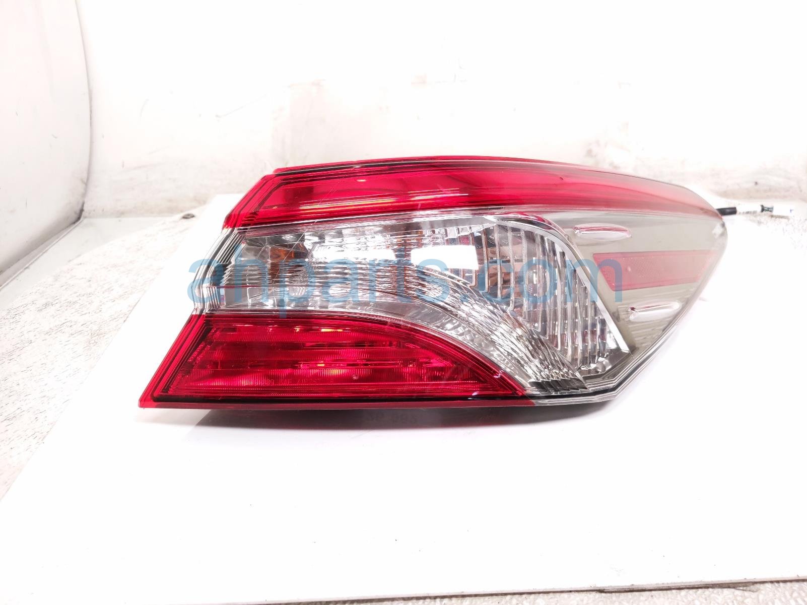 Toyota RH TAIL LAMP (ON BODY)