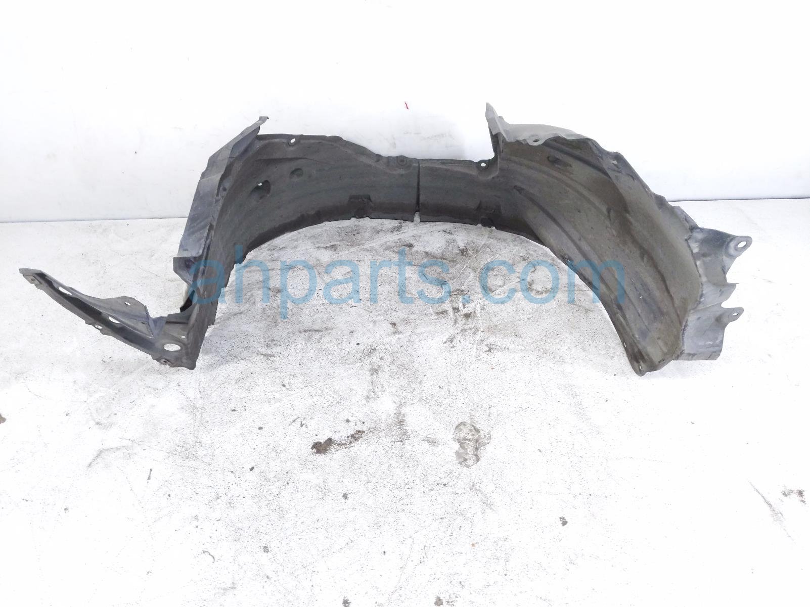 Nissan FR/RH INNER FENDER LINER