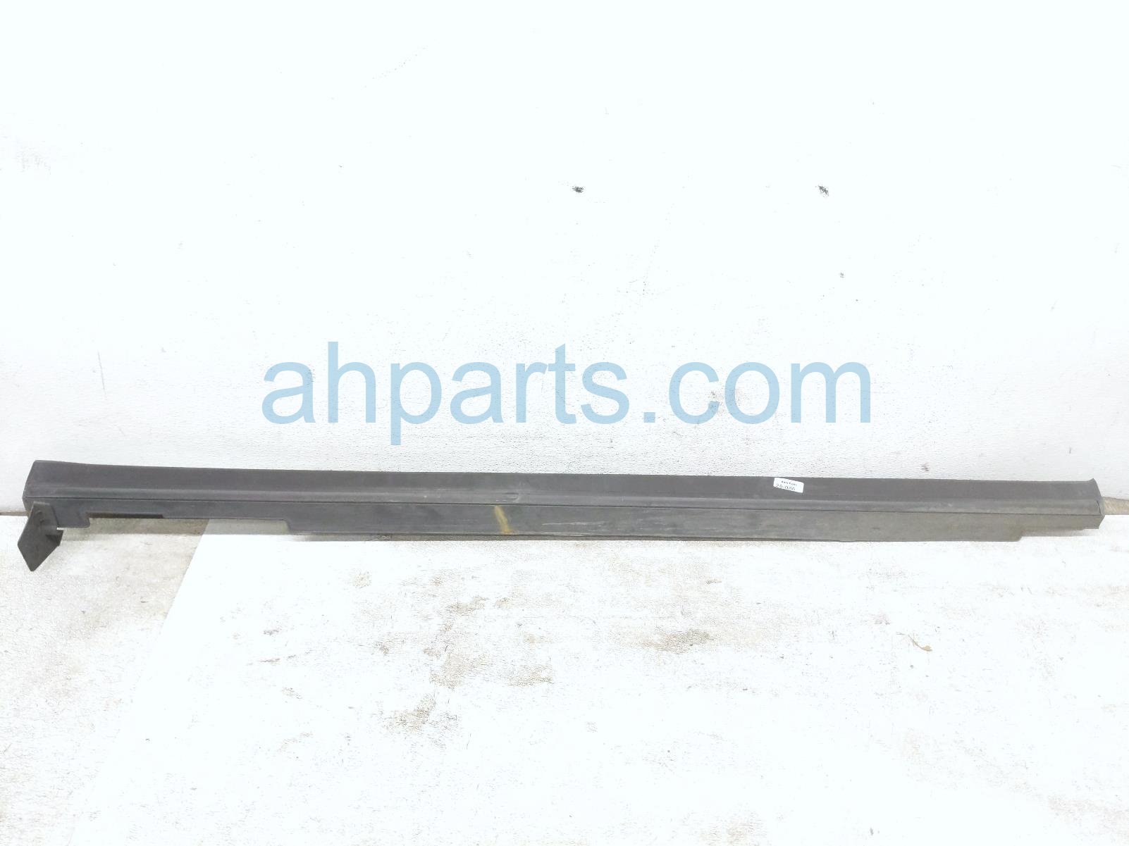 Kia RH SIDE SKIRT / MOLDING - BLACK Kia RH SIDE SKIRT / MOLDING - BLACK