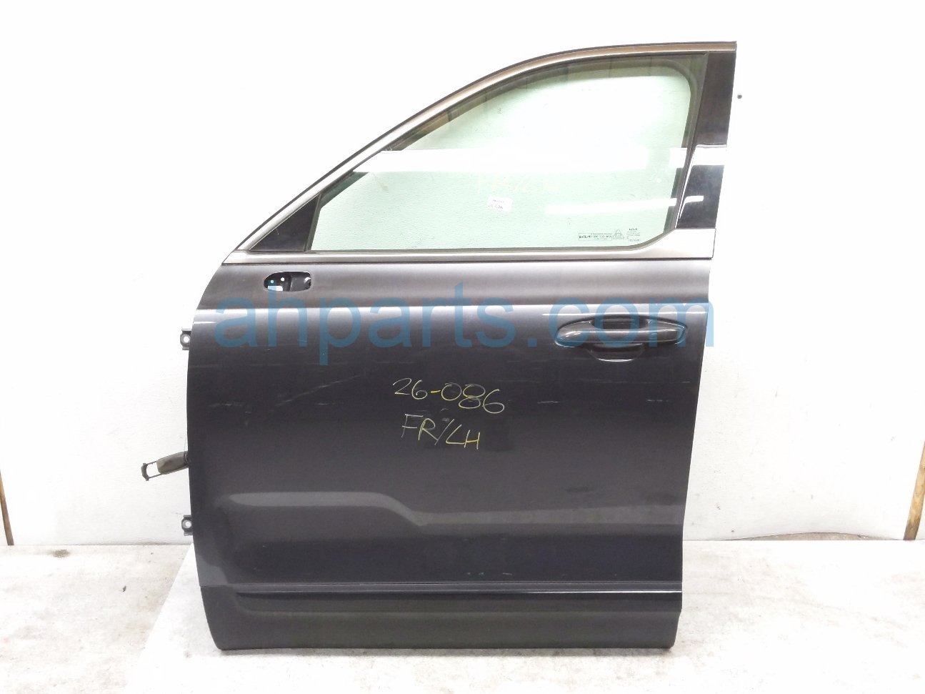 Kia FR/LH DOOR - GREY - NO MIRROR/TRIM
