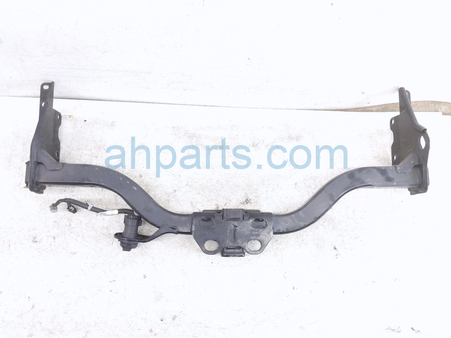 Nissan TOW / TRAILER HITCH