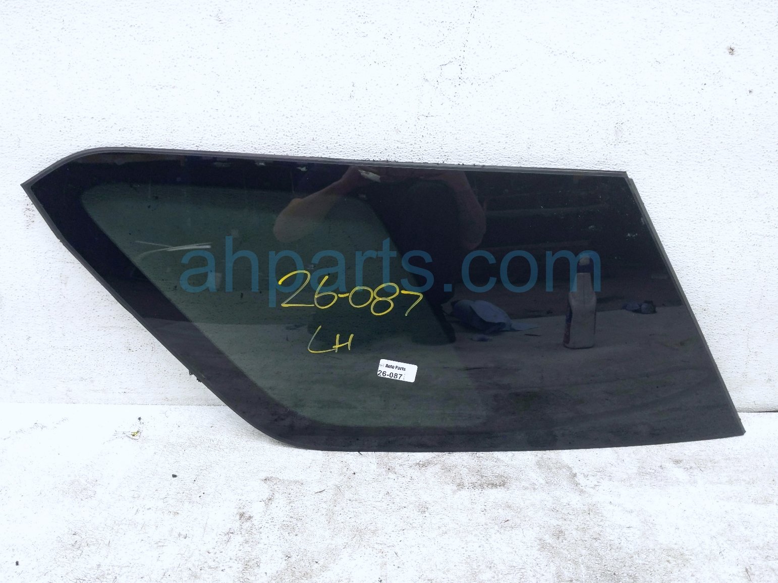 Nissan LH QUARTER WINDOW GLASS