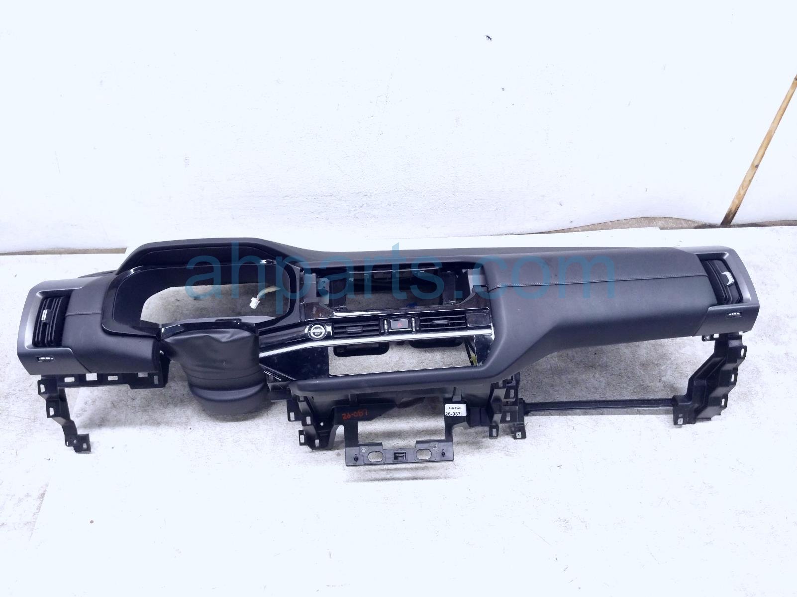 Nissan DASHBOARD W/ AIRBAG