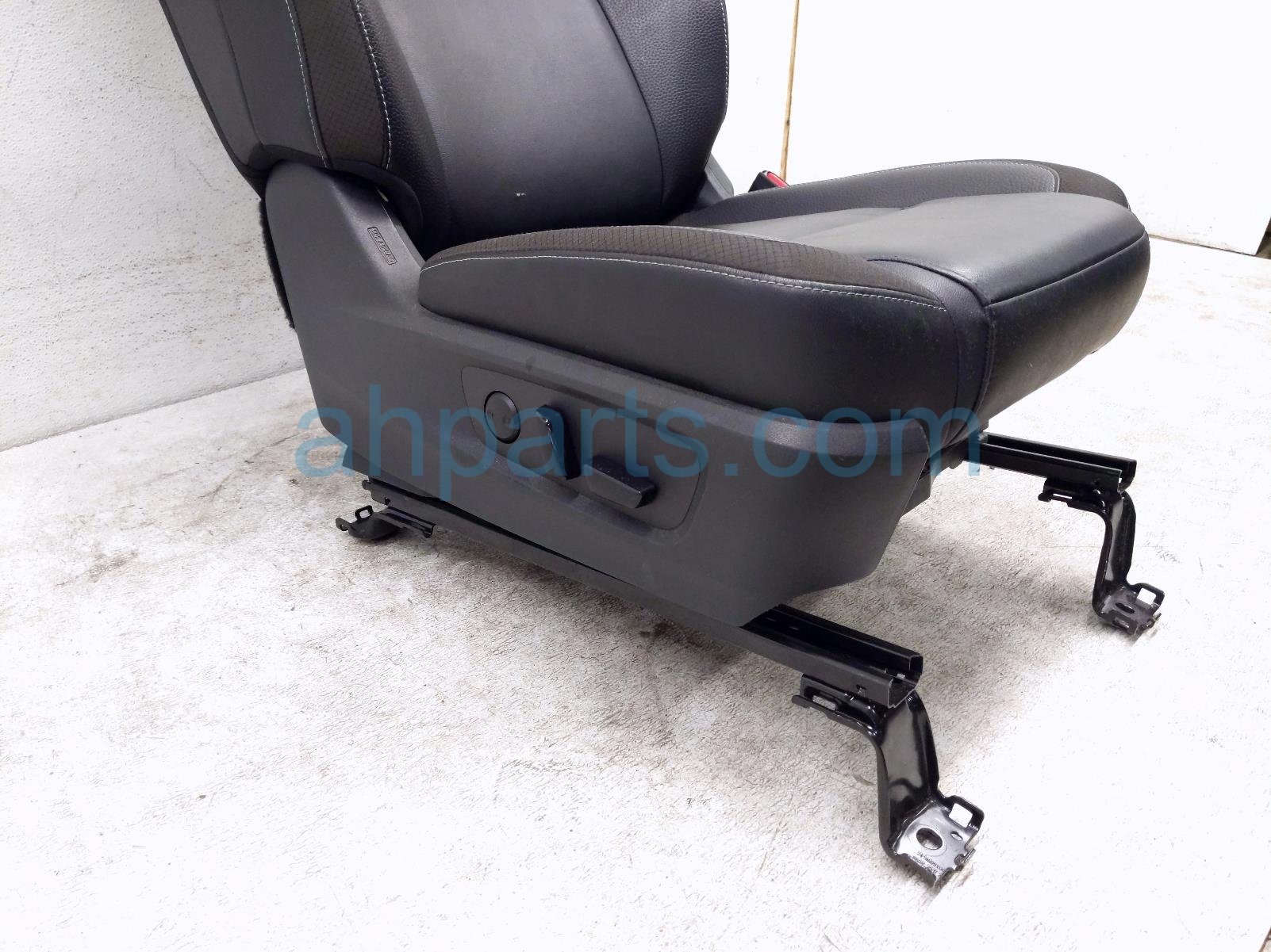 2023 Nissan Pathfinder Front Passenger Seat Black W/ Airbag 87620 6TB0A Replacement 2023 Nissan Pathfinder Front Passenger Seat Black W/ Airbag 87620 6TB0A Replacement thumbnail