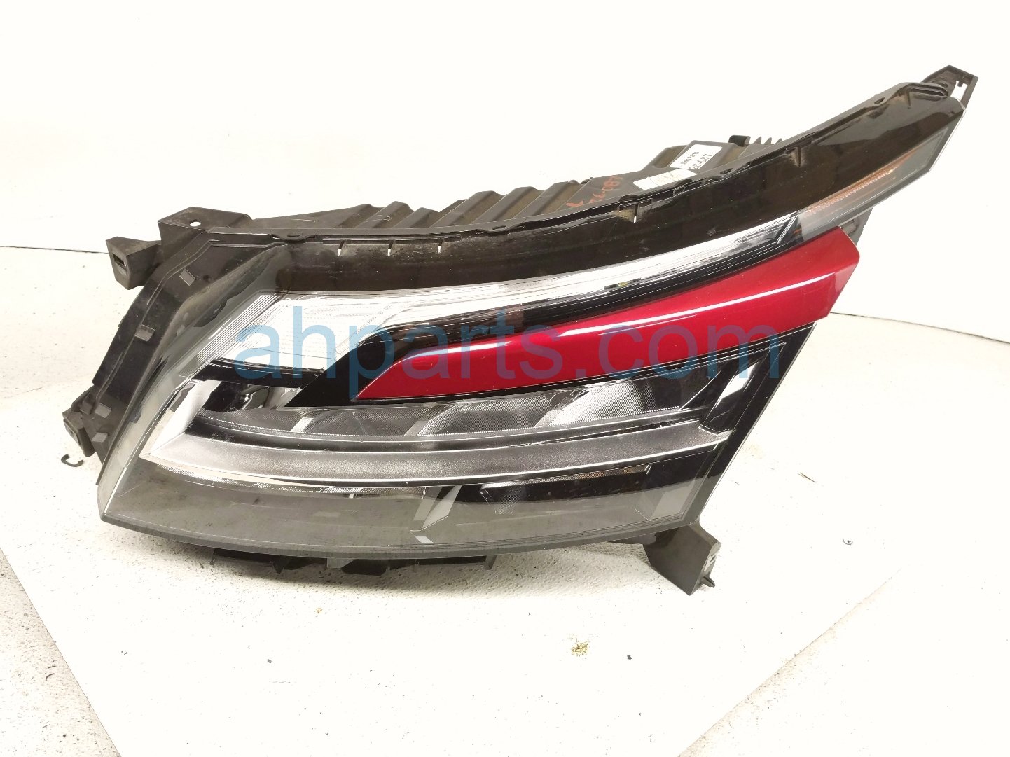 $495 Nissan LH HEADLAMP / LIGHT