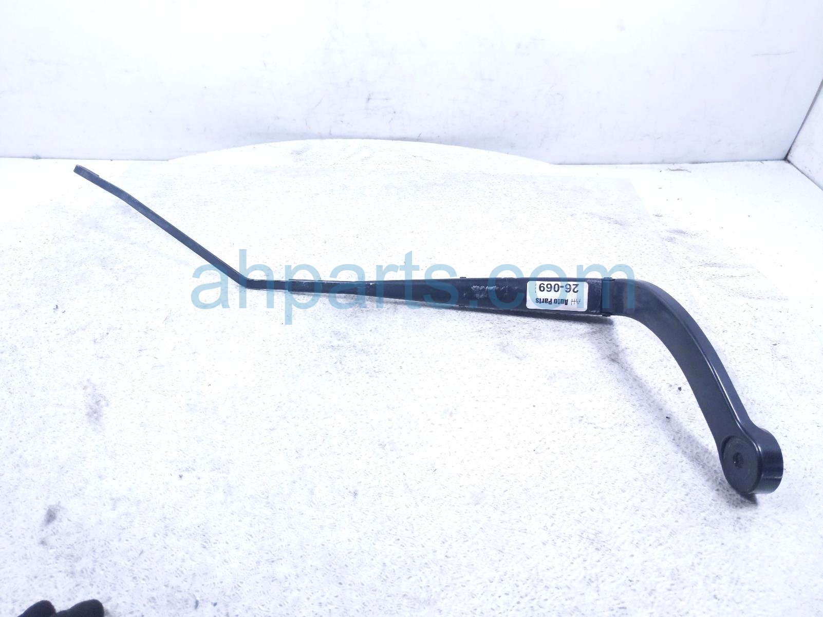Honda RH WINDSHIELD WIPER ARM