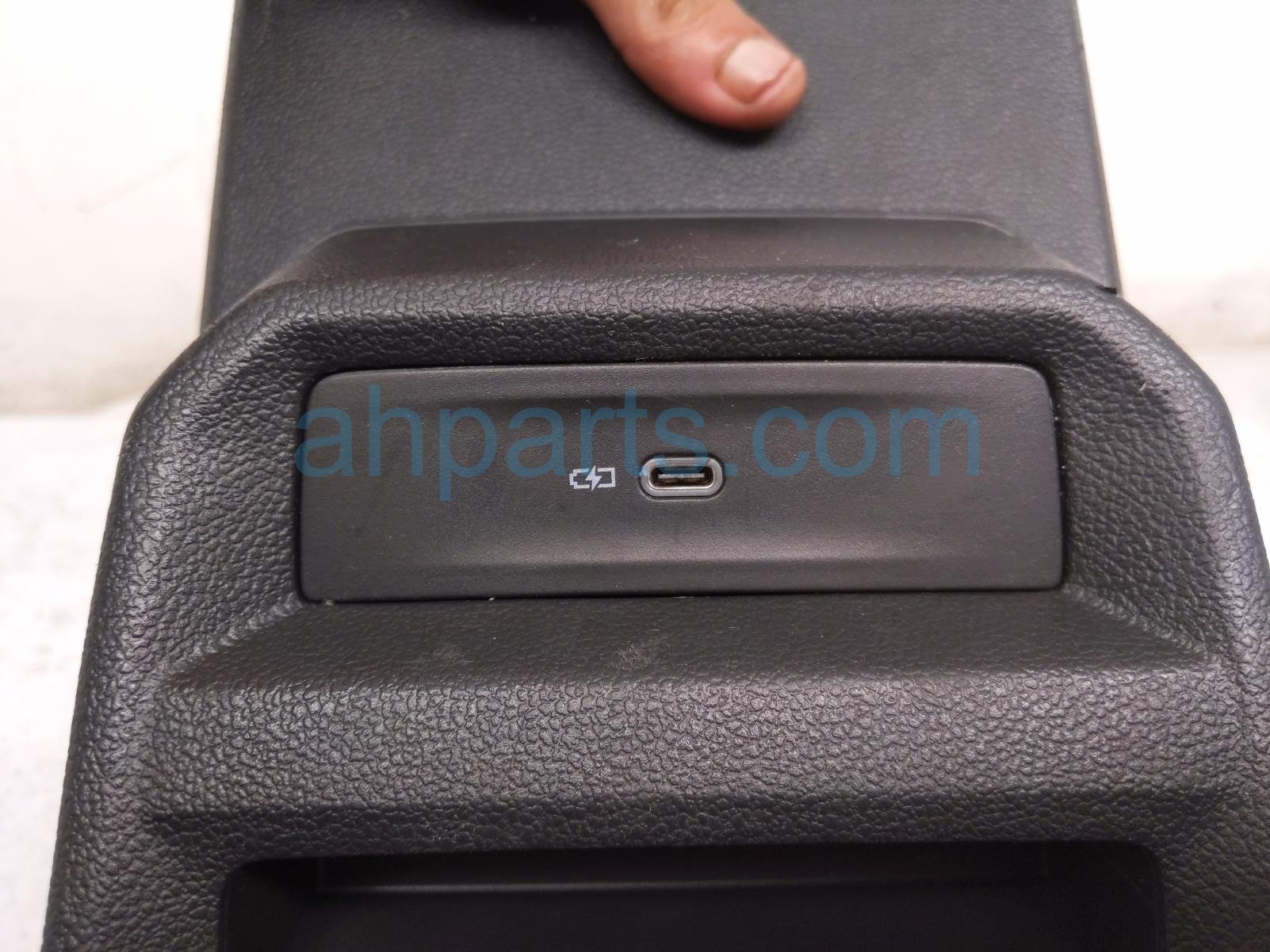 2022 Volkswagen Taos Rear Console Trim Panel W/usb blk 2GJ 864 298 A 82V Replacement 2022 Volkswagen Taos Rear Console Trim Panel W/usb blk 2GJ 864 298 A 82V Replacement thumbnail