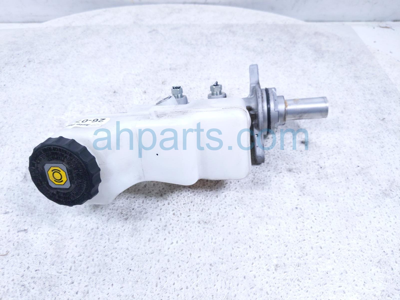 Toyota BRAKE MASTER CYLINDER W/RESERVOIR