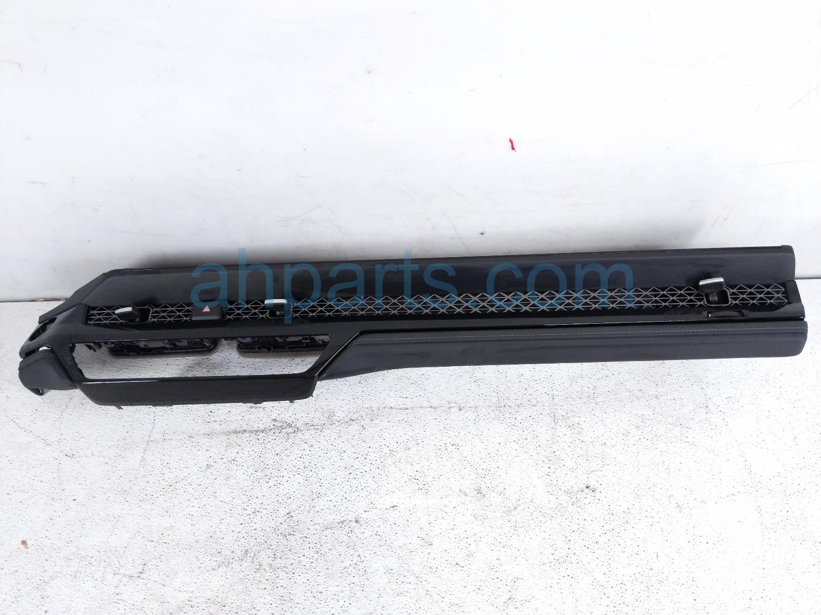 $70 Honda RH DASH TRIM W/VENTS & HAZ SW-BLK