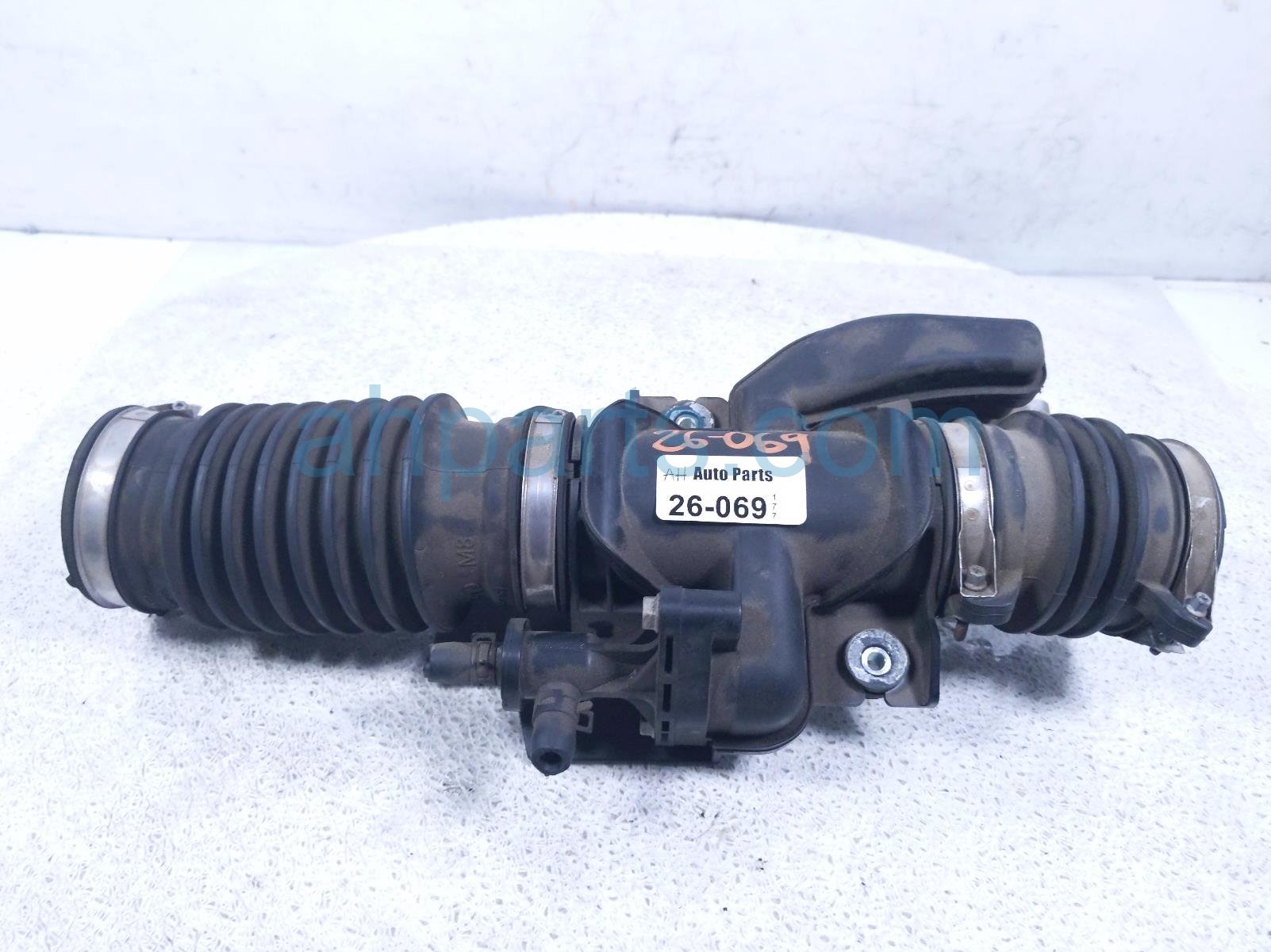 Honda AIR INTAKE RESONATOR W/HOSE -1.5T