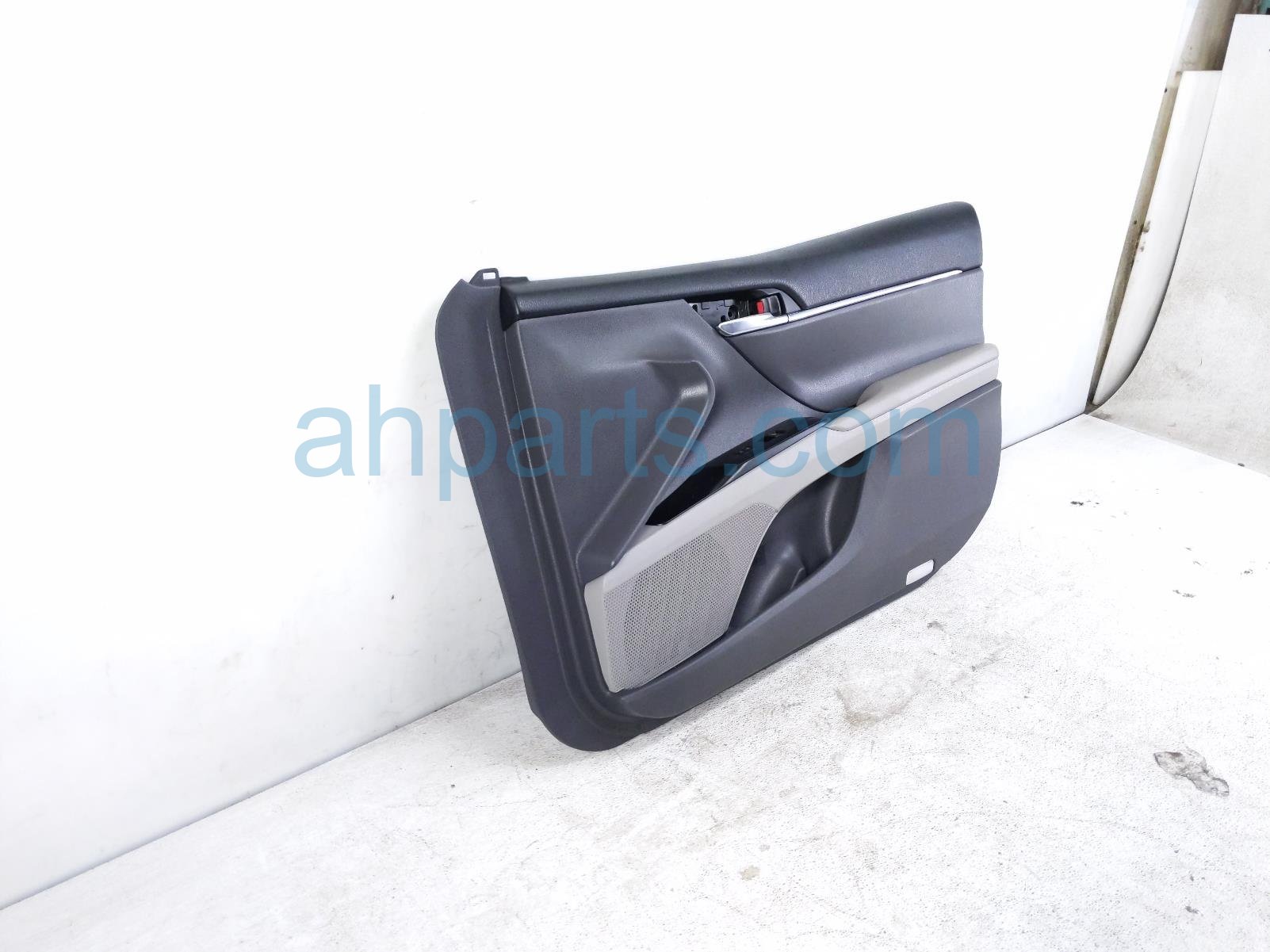 2018 Toyota Camry Trim / Liner Front Passenger Interior Door Panel Grey 67610 06P10 B4 Replacement 2018 Toyota Camry Trim / Liner Front Passenger Interior Door Panel Grey 67610 06P10 B4 Replacement thumbnail