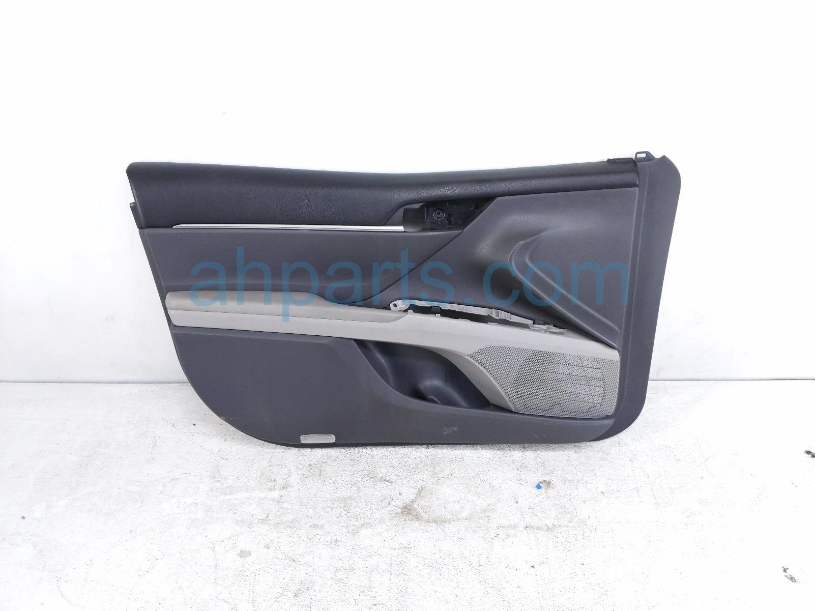 Toyota FR/LH INTERIOR DOOR PANEL - GREY Toyota FR/LH INTERIOR DOOR PANEL - GREY