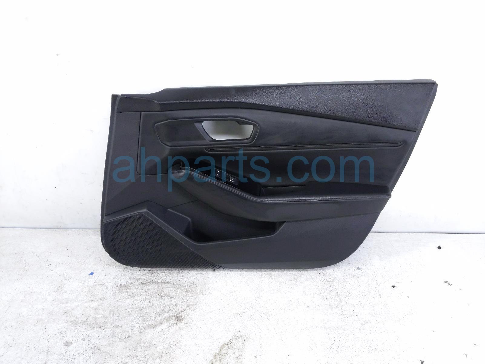 Honda FR/RH INTERIOR DOOR PANEL - BLACK Honda FR/RH INTERIOR DOOR PANEL - BLACK
