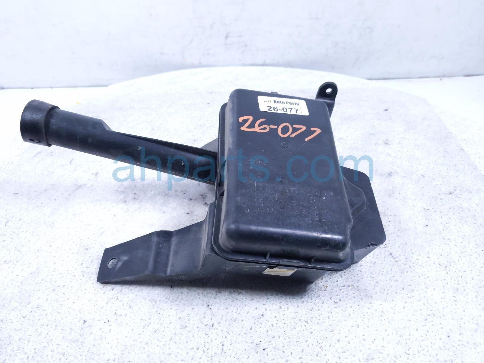 Honda WINDSHIELD WASHER RESERVOIR TANK