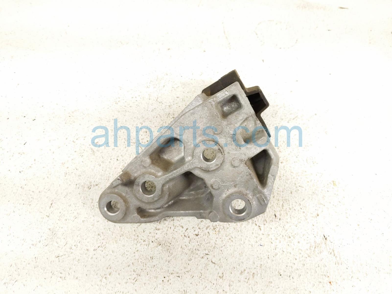 2018 Toyota Camry Engine/motor Passenger Rear Engine Mount Brkt 2.5l 12303 F0150 Replacement 2018 Toyota Camry Engine/motor Passenger Rear Engine Mount Brkt 2.5l 12303 F0150 Replacement thumbnail