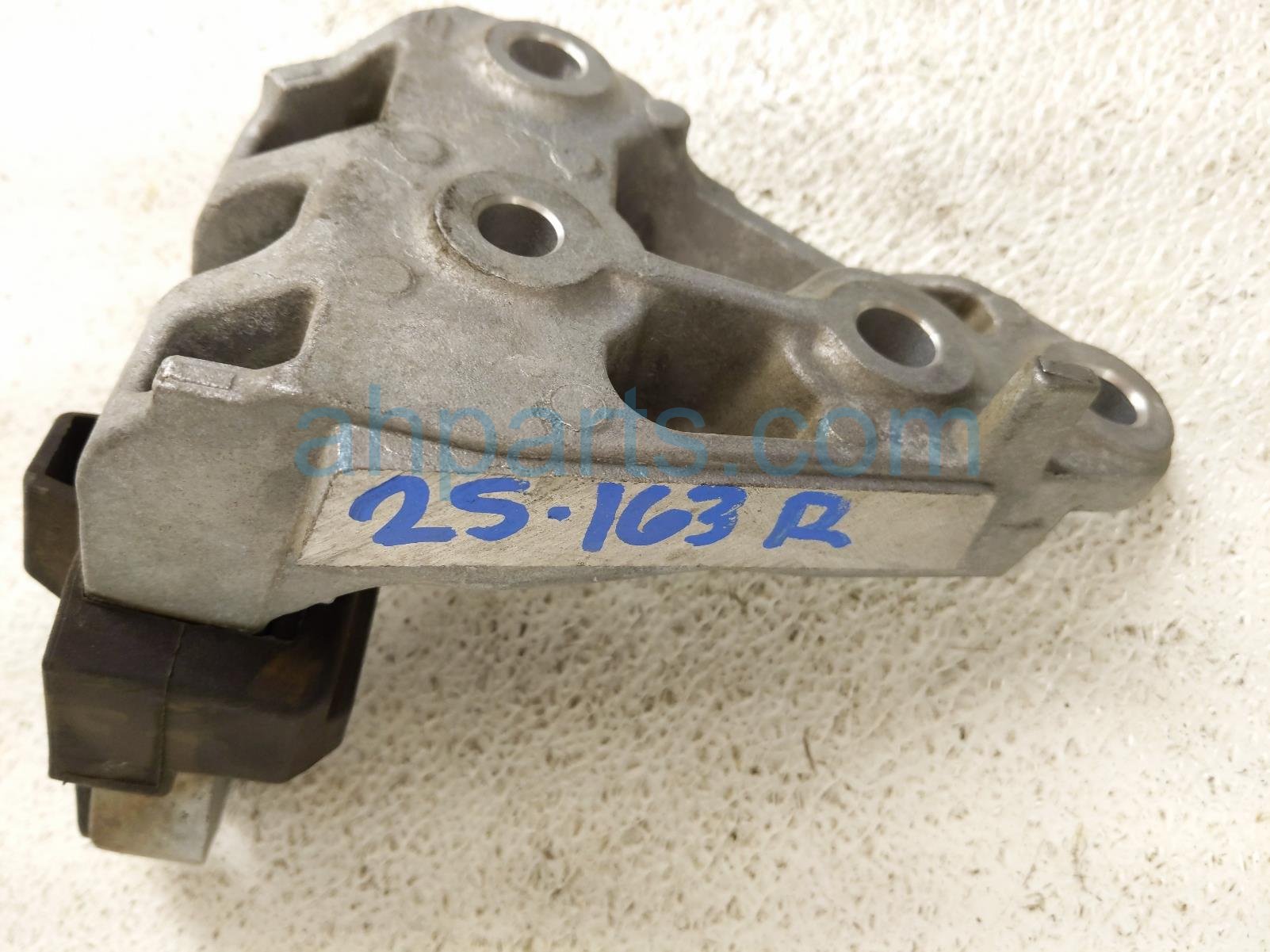 2018 Toyota Camry Engine/motor Passenger Rear Engine Mount Brkt 2.5l 12303 F0150 Replacement 2018 Toyota Camry Engine/motor Passenger Rear Engine Mount Brkt 2.5l 12303 F0150 Replacement thumbnail