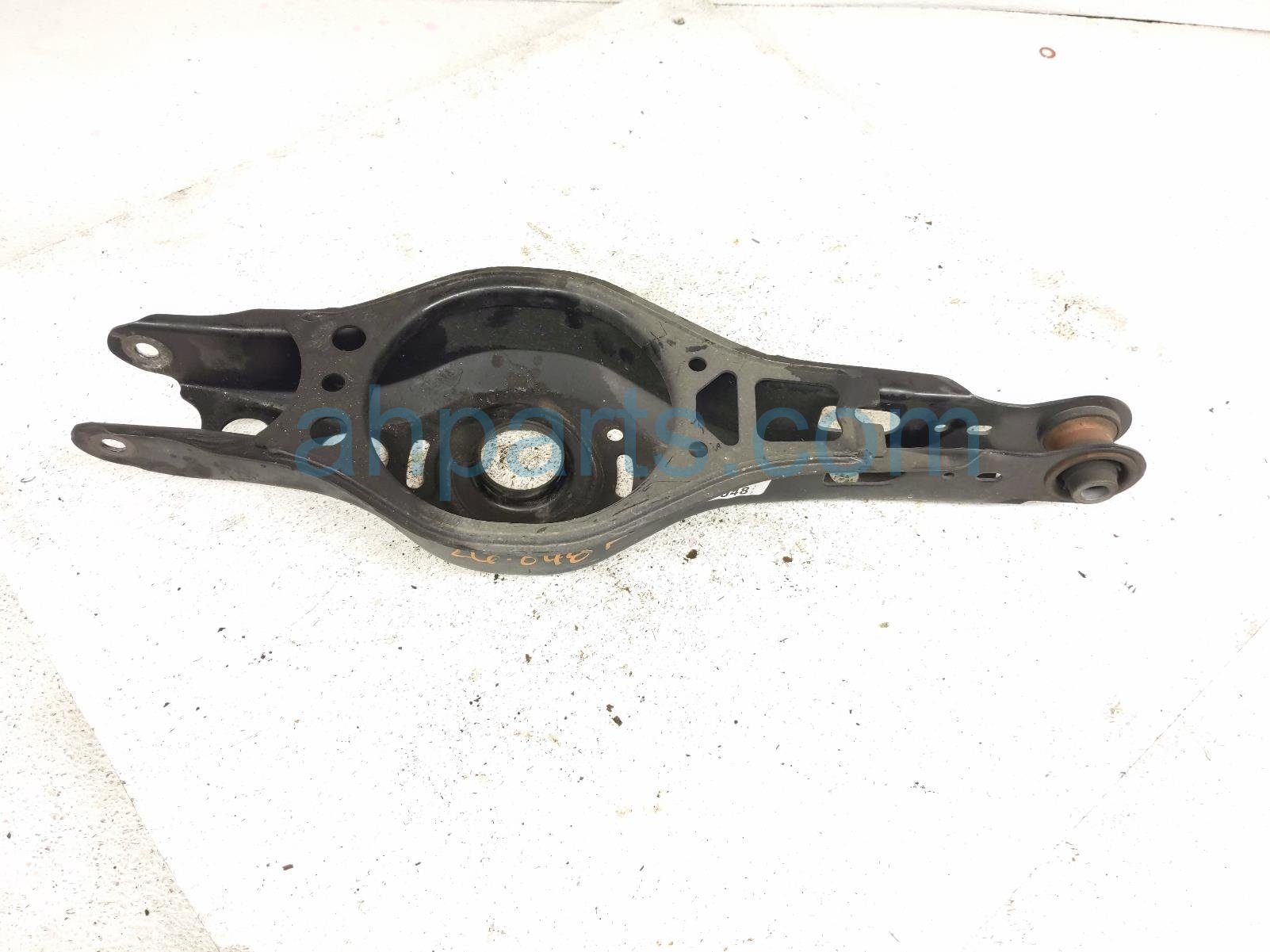 Lexus RR/LH SPRING SEAT LOWER CONTROL ARM
