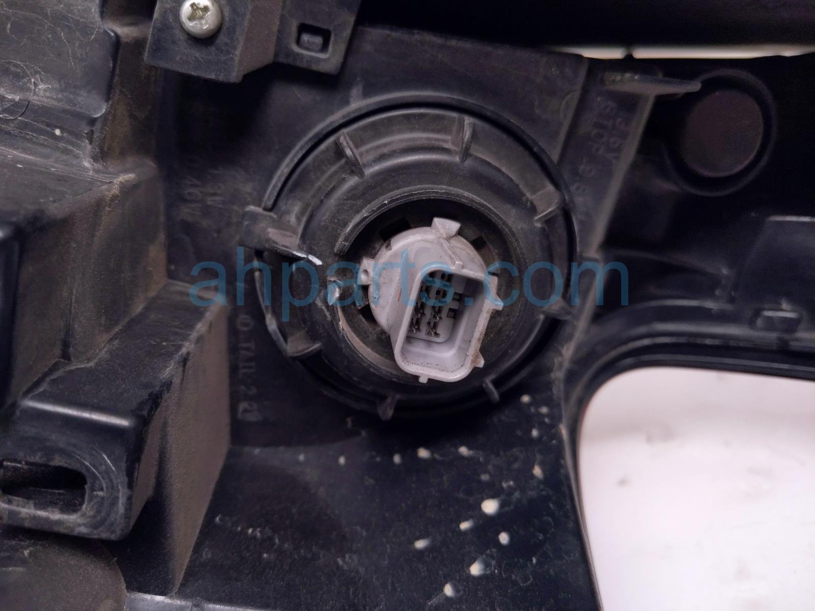 2022 Honda CR V Light / Rear Driver Tail Lamp (on Body) 33550 TLA A21 Replacement 2022 Honda CR V Light / Rear Driver Tail Lamp (on Body) 33550 TLA A21 Replacement thumbnail