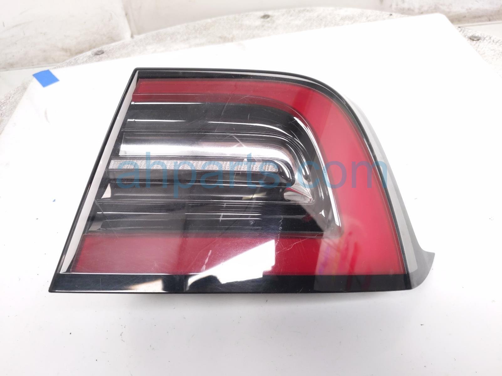 Tesla RH TAIL LAMP (ON BODY)