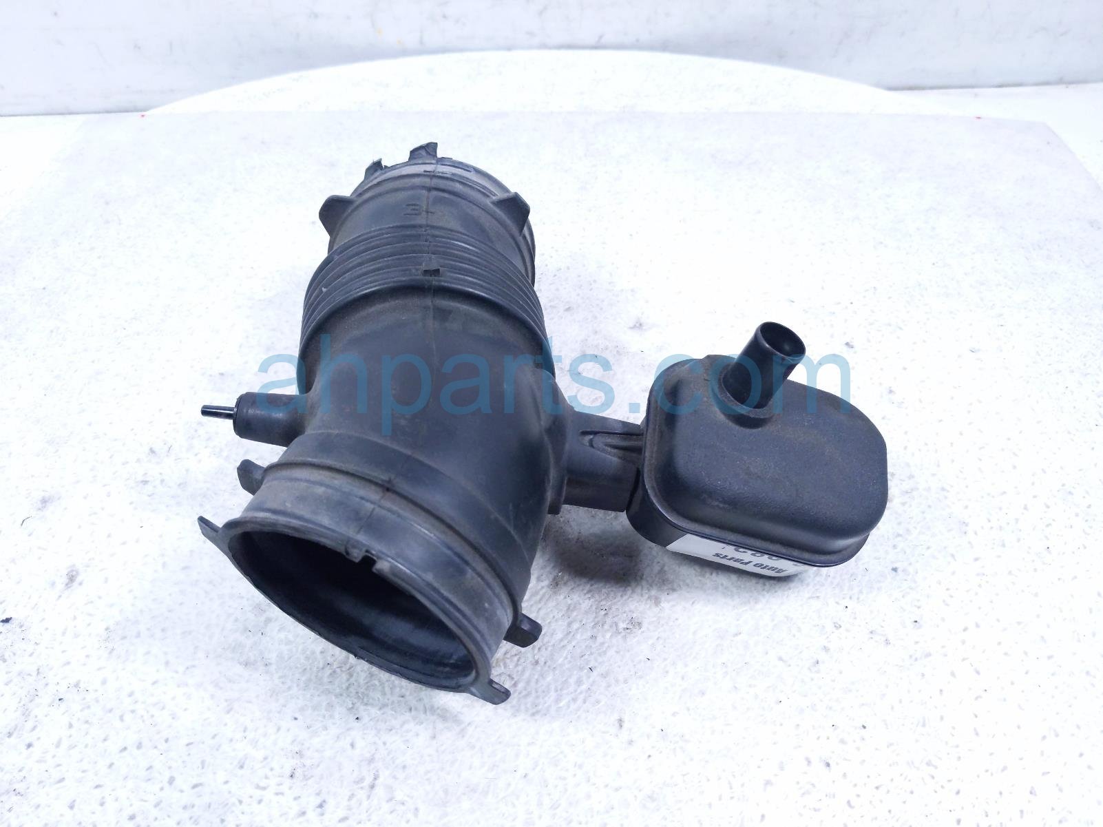 Toyota AIR CLEANER INTAKE TUBE W/RESONATOR