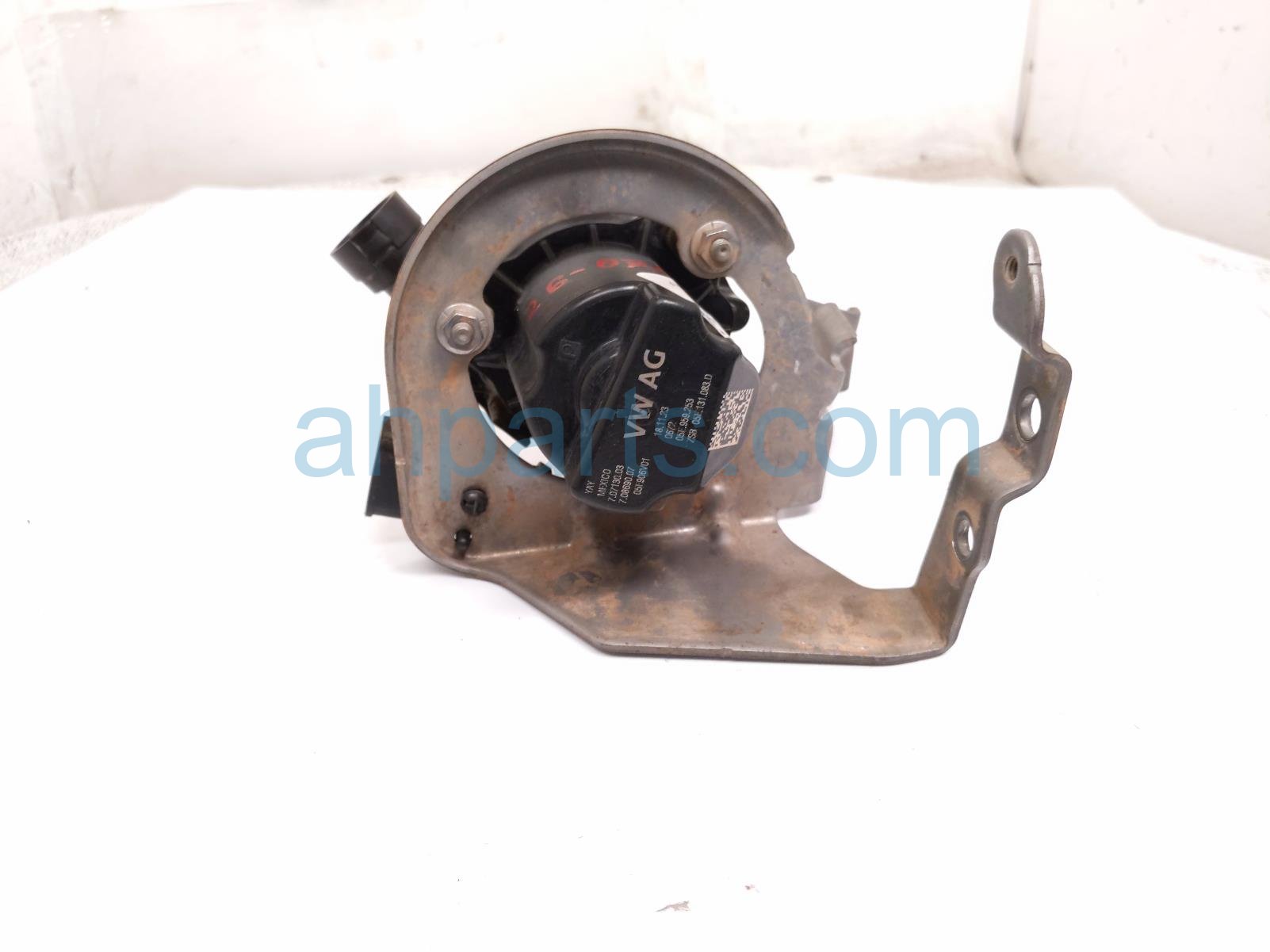 Volkswagen AUXILIARY WATER PUMP - 1.5T