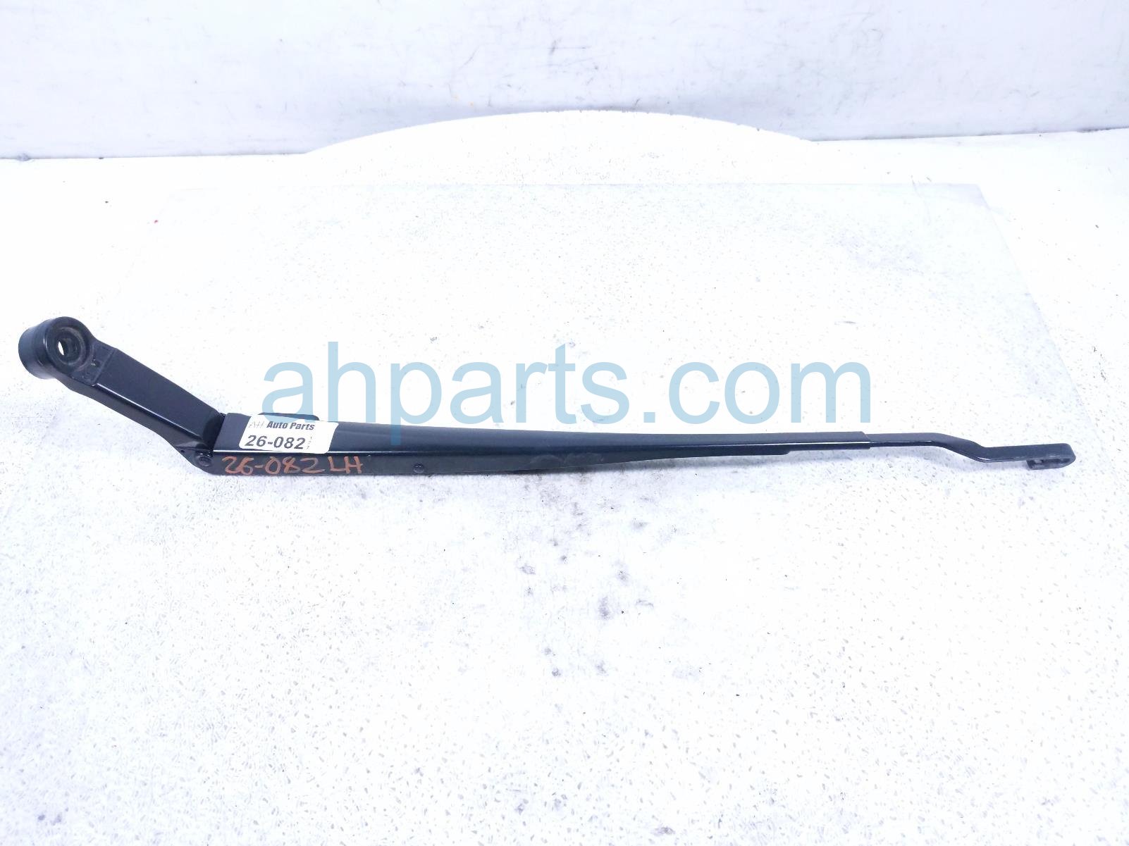 Toyota LH WINDSHIELD WIPER ARM