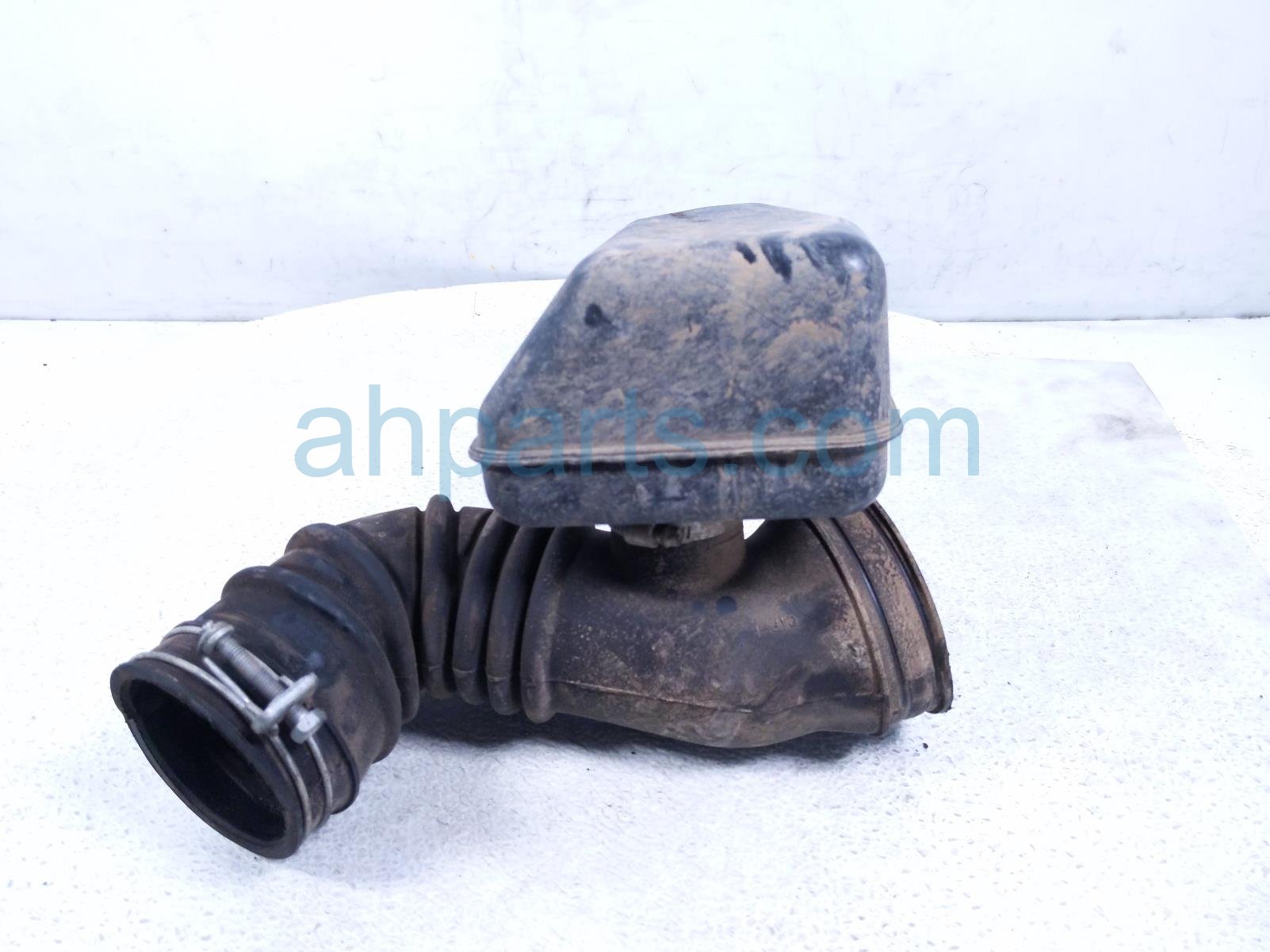 2004 Toyota Tacoma Air Intake Hose W/resonator 17880 0C010 Replacement 2004 Toyota Tacoma Air Intake Hose W/resonator 17880 0C010 Replacement thumbnail