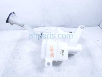 Toyota WINDSHIELD WASHER RESERVOIR TANK Toyota WINDSHIELD WASHER RESERVOIR TANK