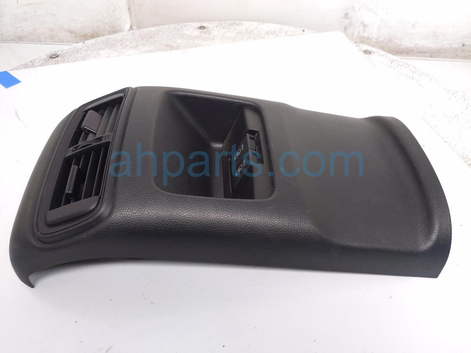 Honda REAR CONSOLE TRIM W/VENT OUTLET-BLK