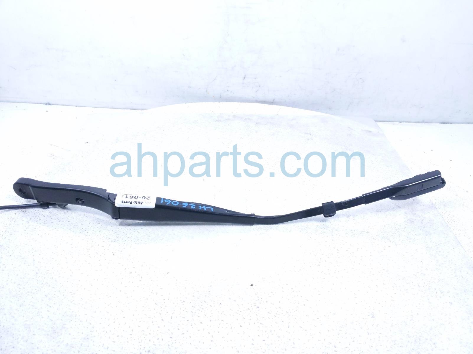 $24 Honda LH WINDSHIELD WIPER ARM