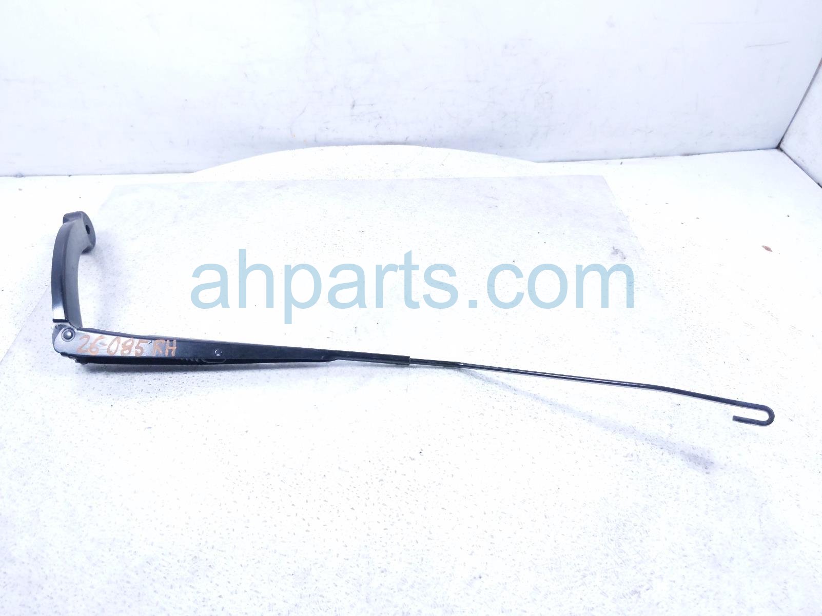 Honda RH WINDSHIELD WIPER ARM