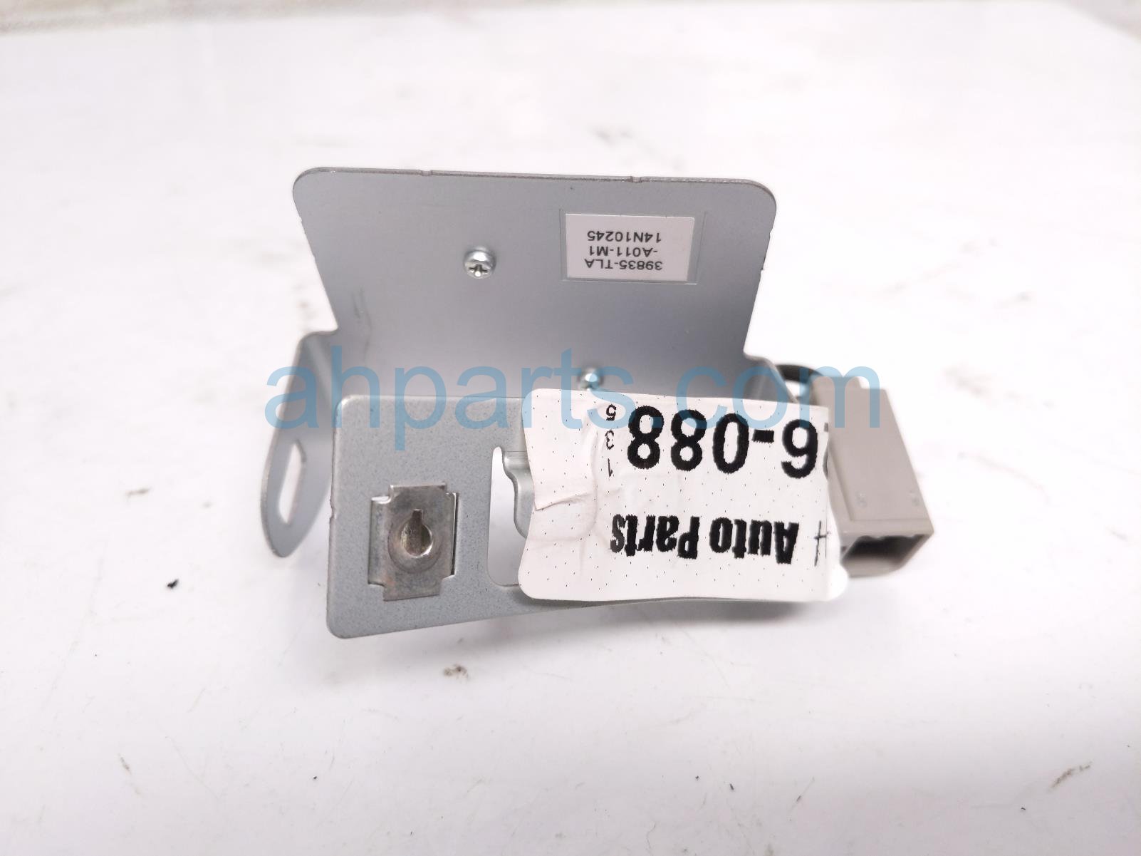 2022 Honda CR V Gps Antenna W/ Bracket 39835 TLA A01 Replacement 2022 Honda CR V Gps Antenna W/ Bracket 39835 TLA A01 Replacement thumbnail