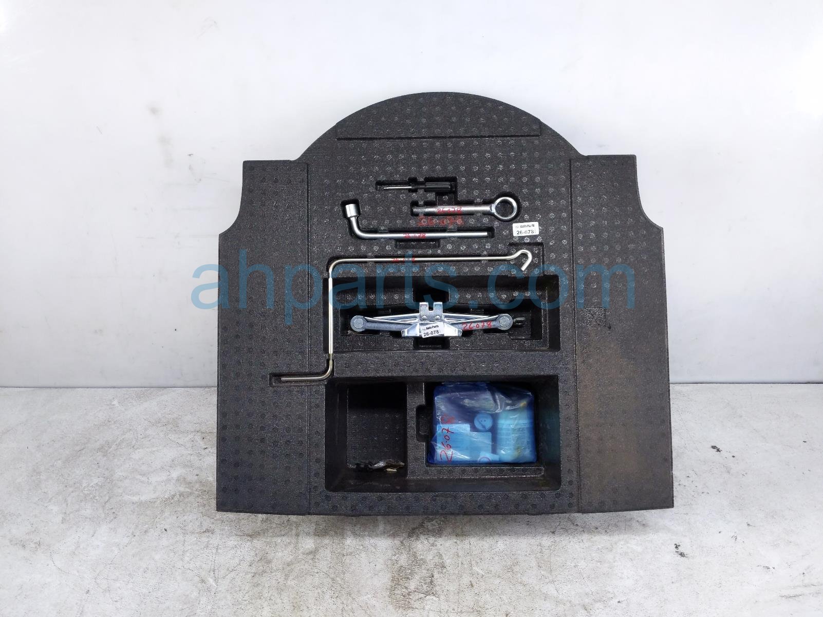 Subaru JACK KIT & FOAM HOLDER ASSY