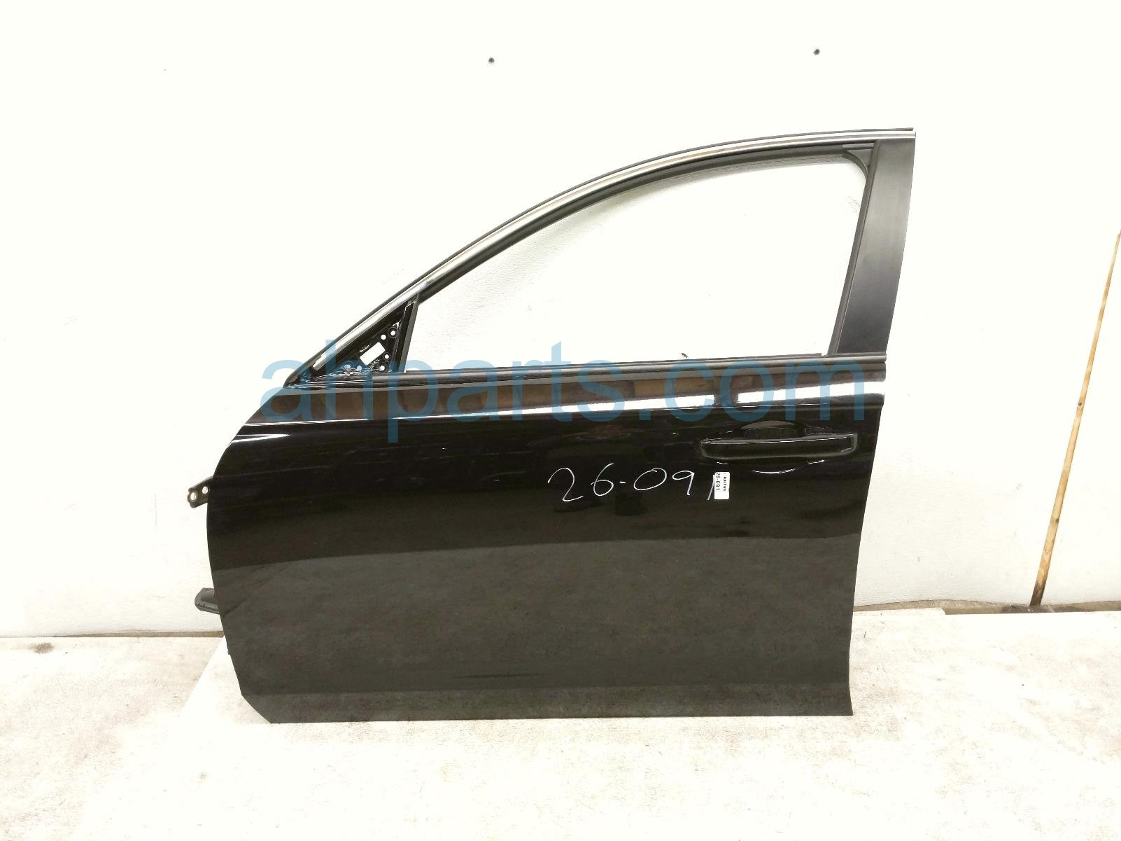 Honda FR/LH DOOR - BLACK - NO MIRROR/TRIM
