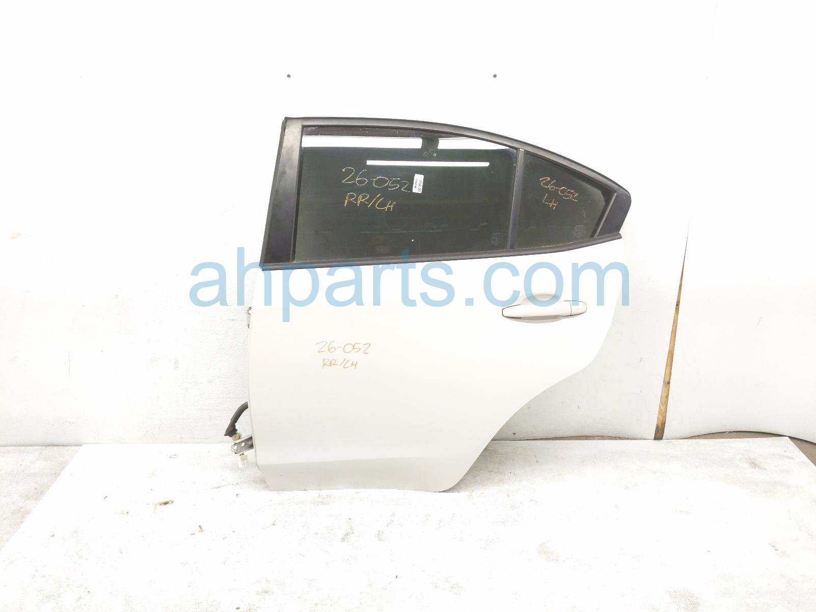 Subaru RR/LH DOOR - WHITE - NO INSIDE TRIM