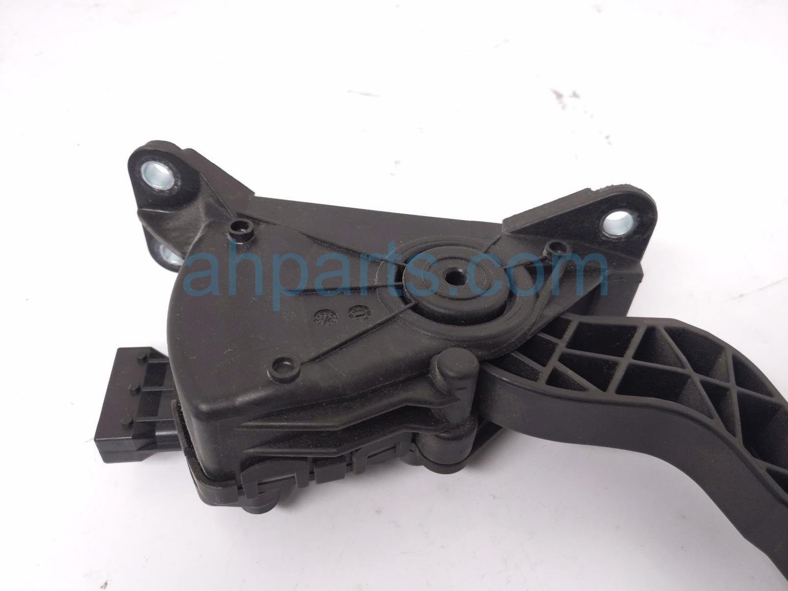 2022 Nissan Frontier Pedal Gas / Accelerator Travel Sensor Fl 18002 EA000 Replacement 2022 Nissan Frontier Pedal Gas / Accelerator Travel Sensor Fl 18002 EA000 Replacement thumbnail