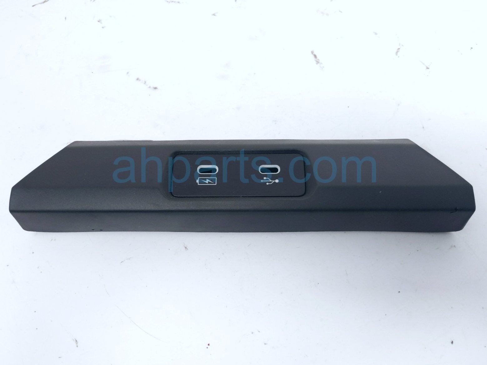 Honda LOWER CTR DASH TRIM W/USB -BLK